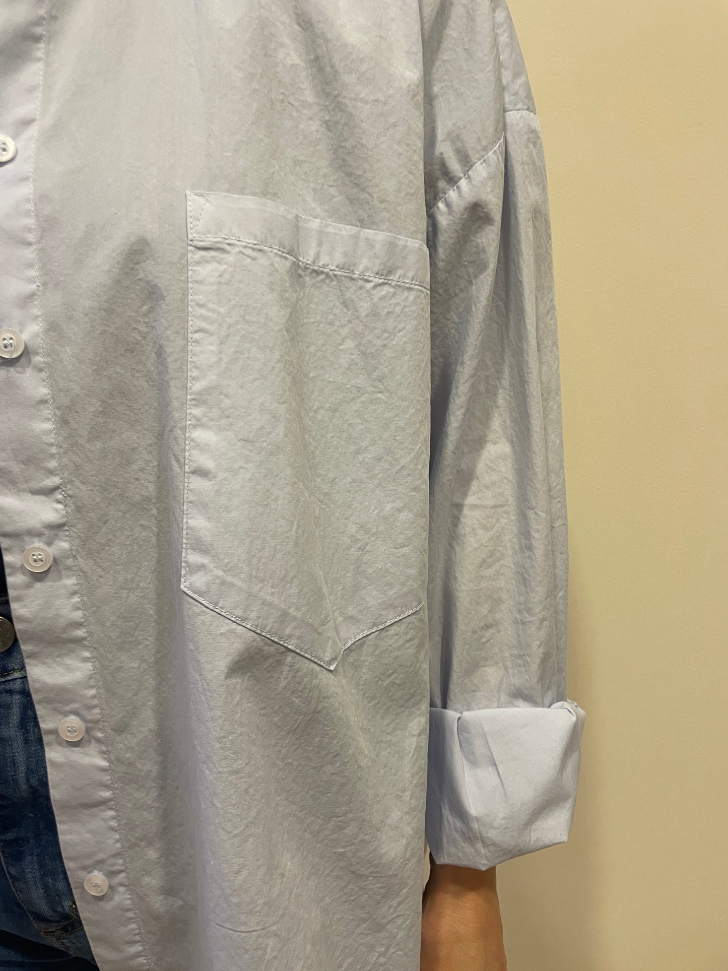 SOUVENIR - Camicia in cotone azzurra over con tasca frontale