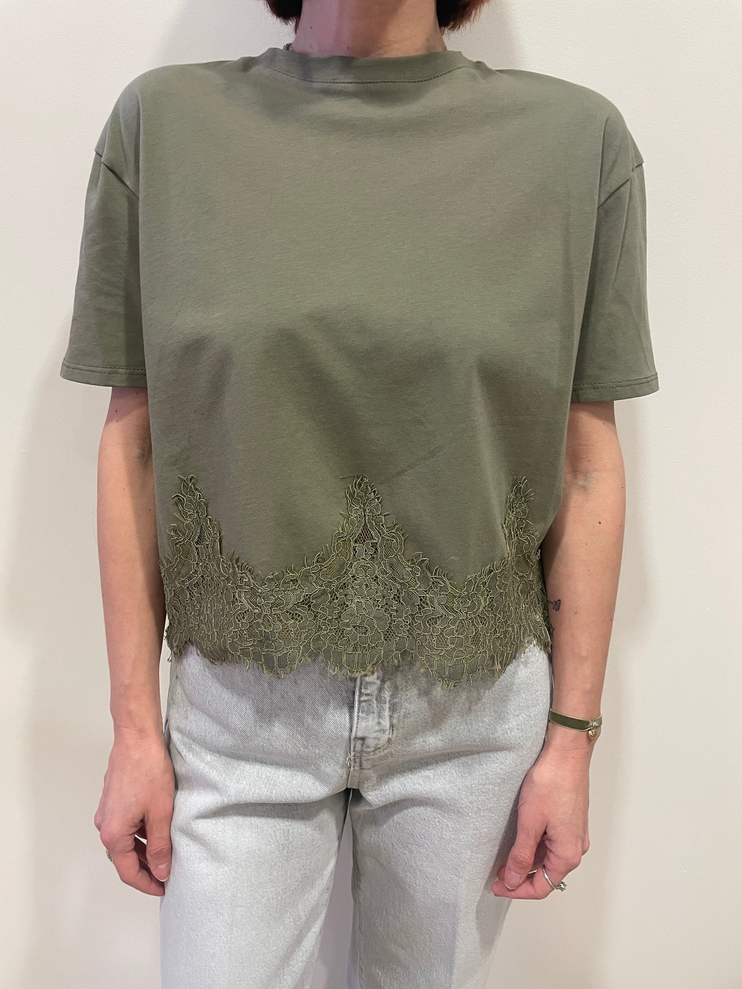 HAVEONE - T-shirt a scatoletta verde militare con pizzo - più colori
