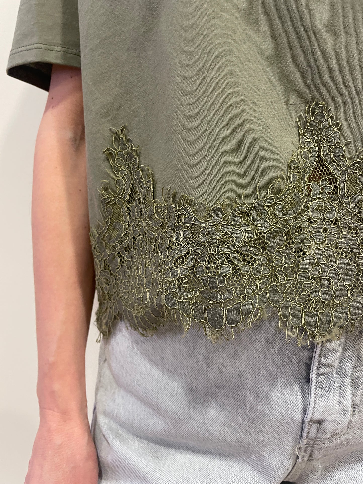 HAVEONE - T-shirt a scatoletta verde militare con pizzo - più colori