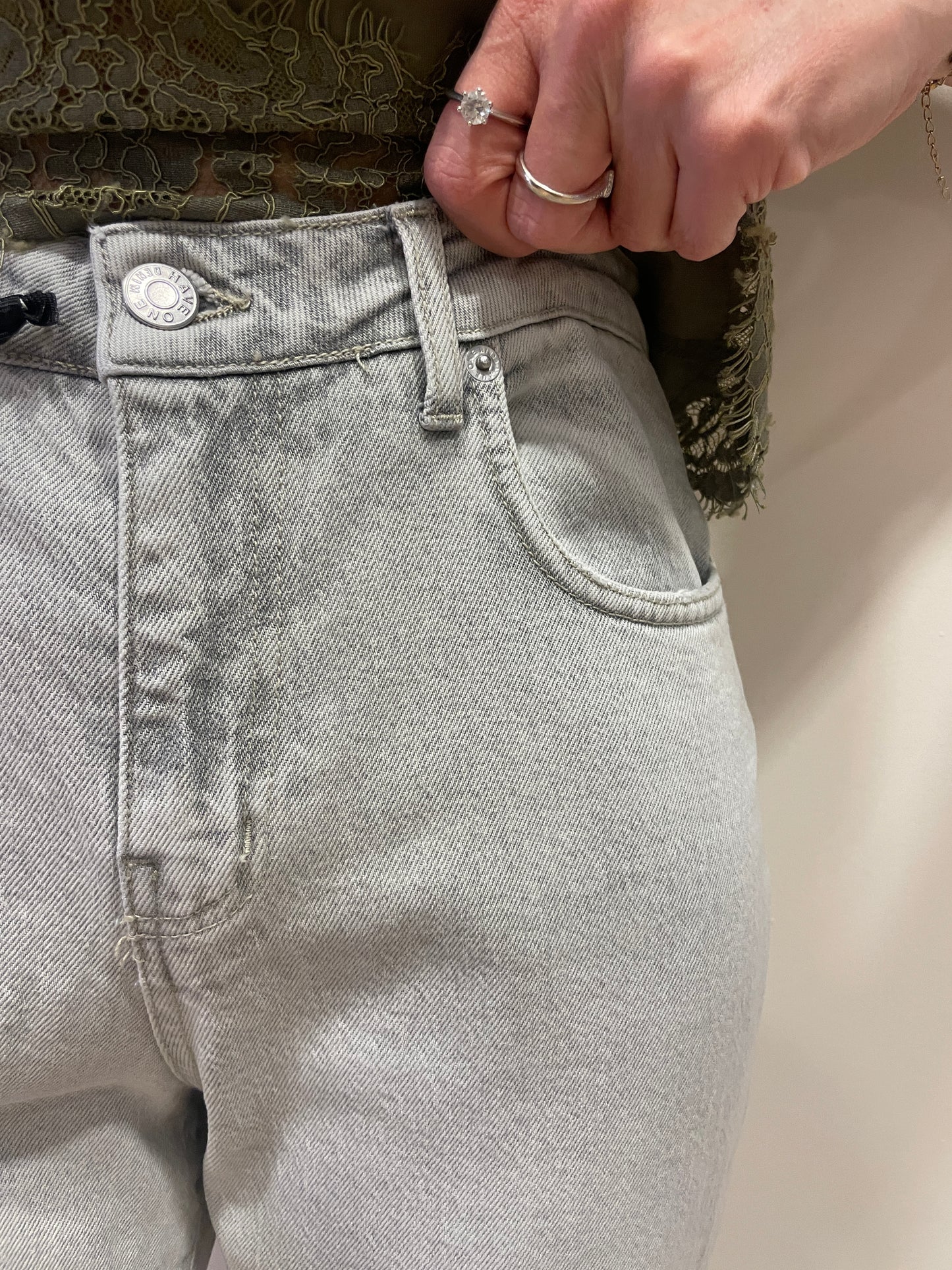 HAVEONE - Jeans Mandy grigio con cintura e risvolto