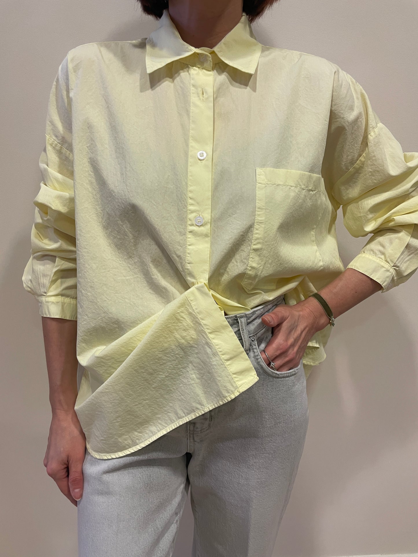 SOUVENIR - Camicia in cotone giallo pulcino over con tasca frontale
