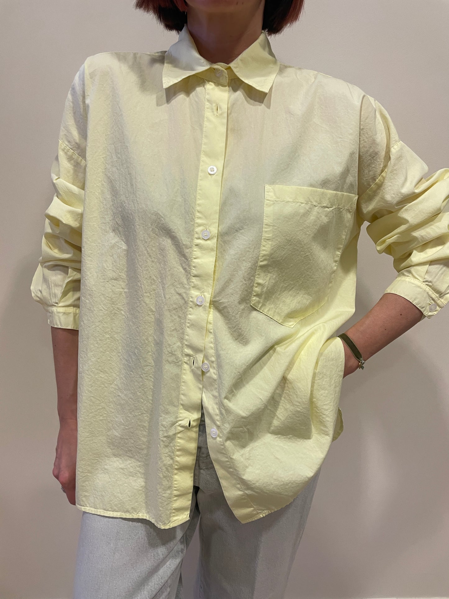SOUVENIR - Camicia in cotone giallo pulcino over con tasca frontale