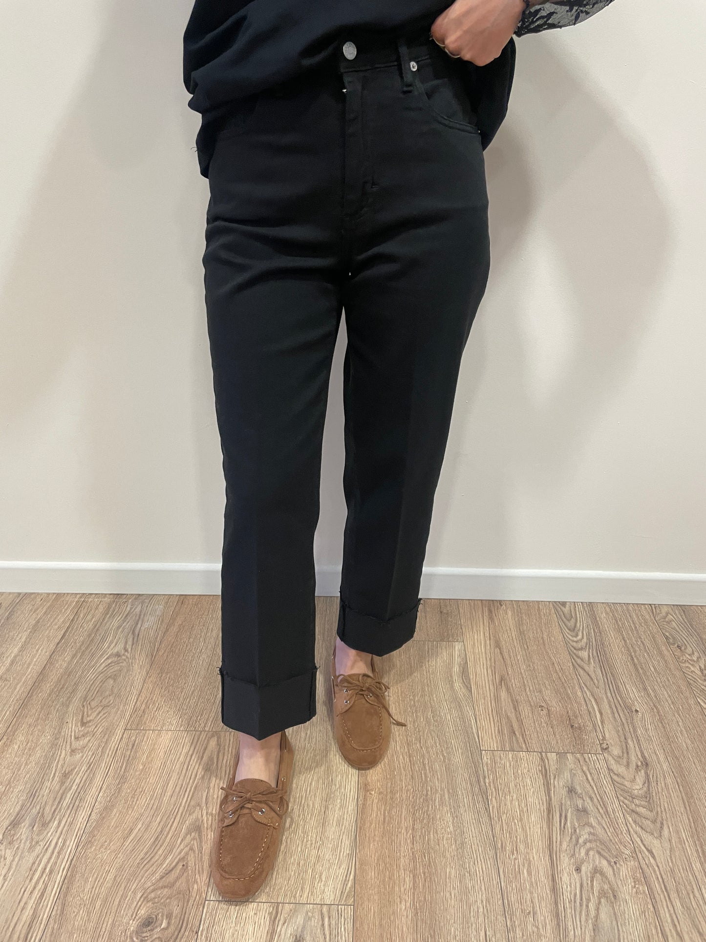 HAVEONE - Jeans Mandy nero elasticizzato con cintura e risvolto