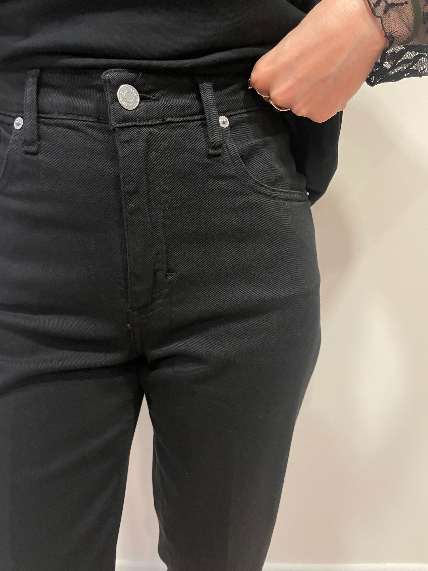 HAVEONE - Jeans Mandy nero elasticizzato con cintura e risvolto