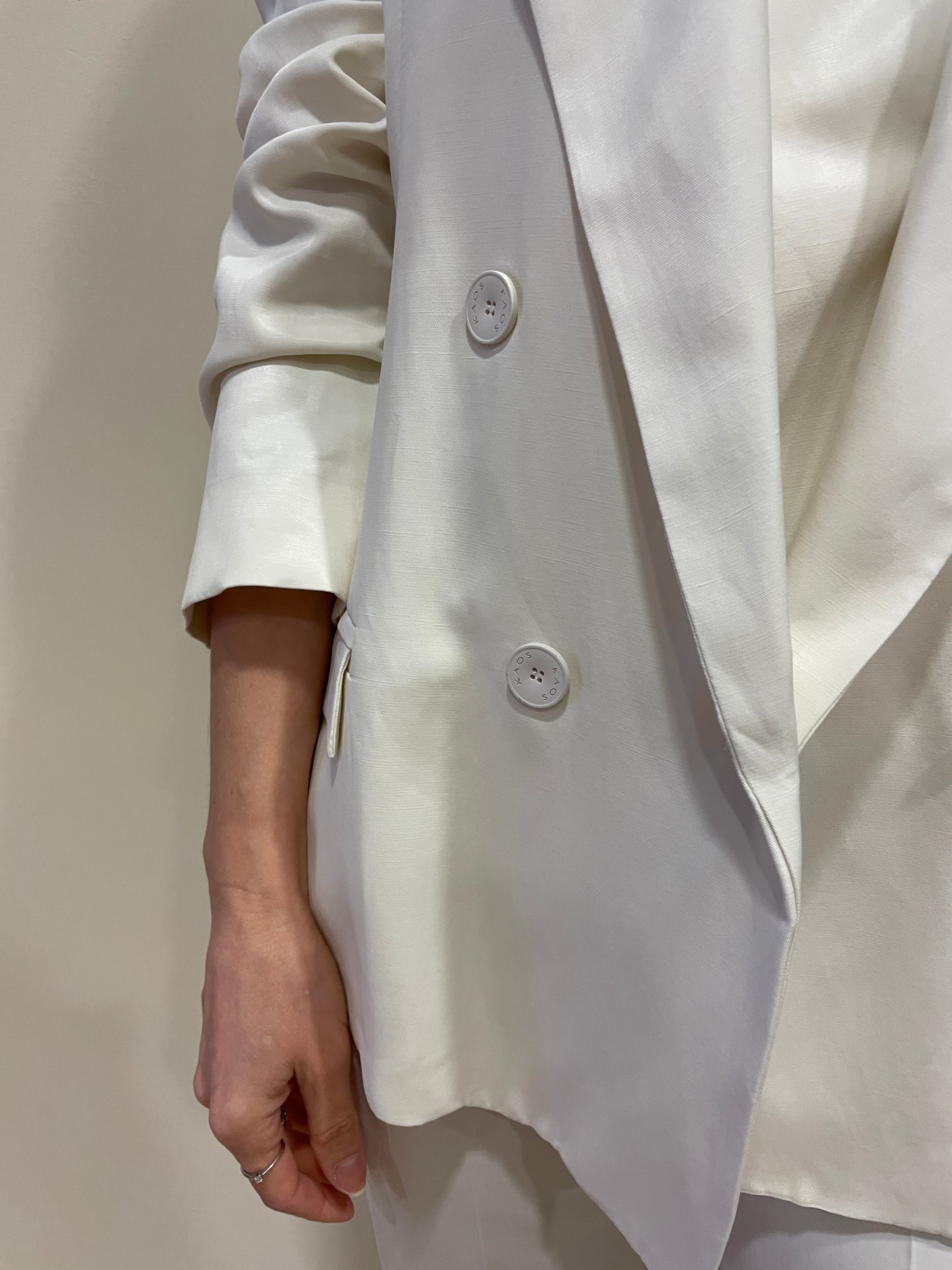 KAOS - Giacca color panna a doppiopetto con viscosa