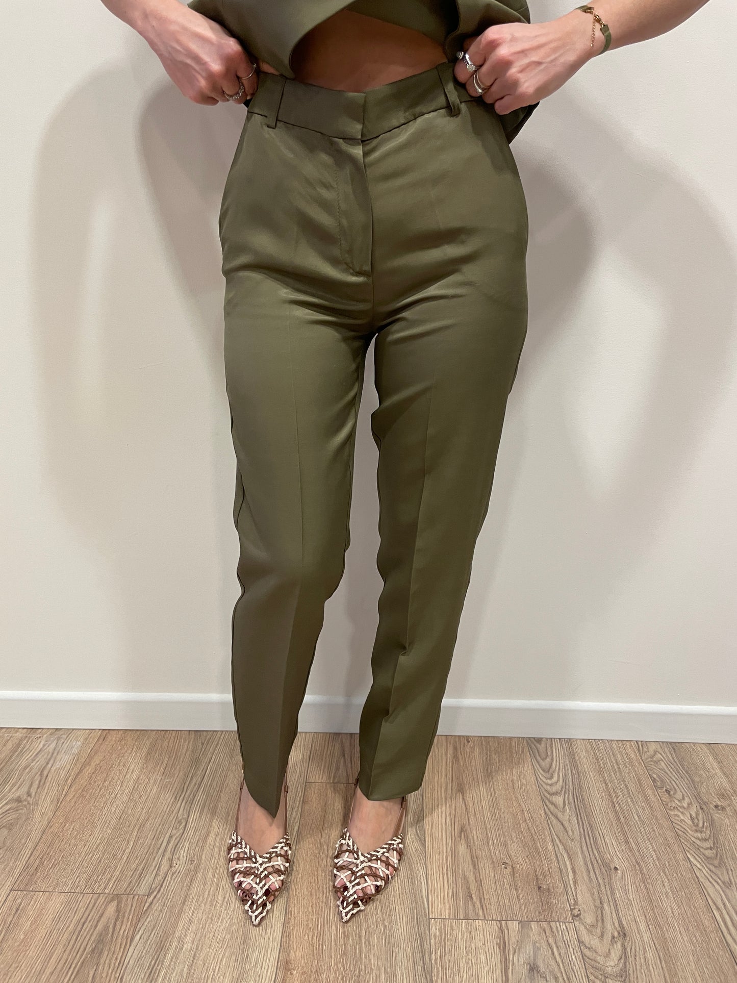 KAOS - Pantalone a matita color verde oliva con viscosa