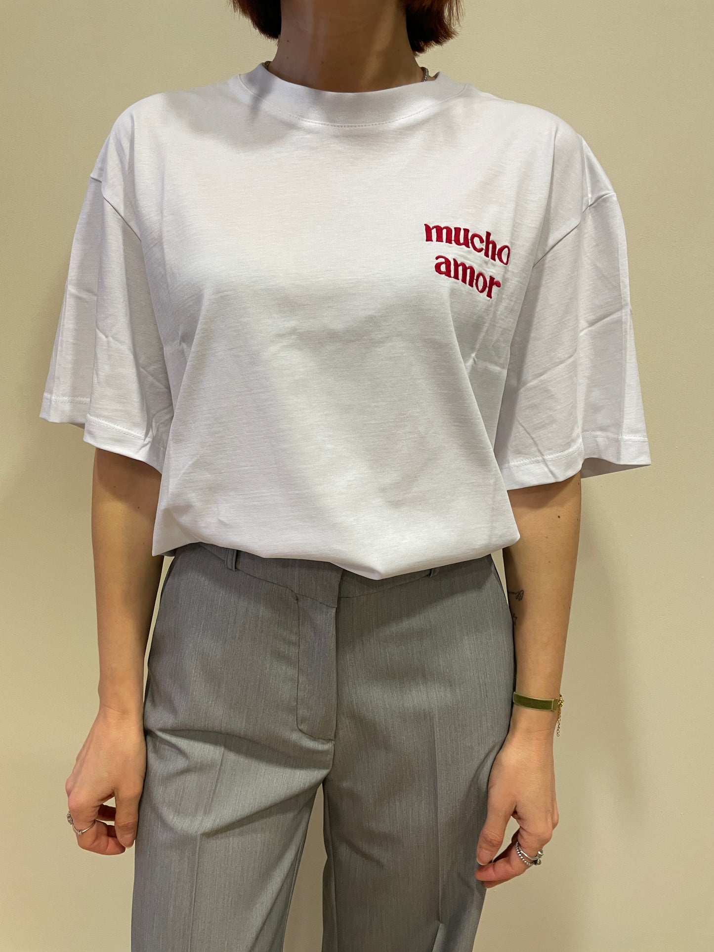 MEME ROAD - T-shirt a scatoletta con scritta "mucho amor"