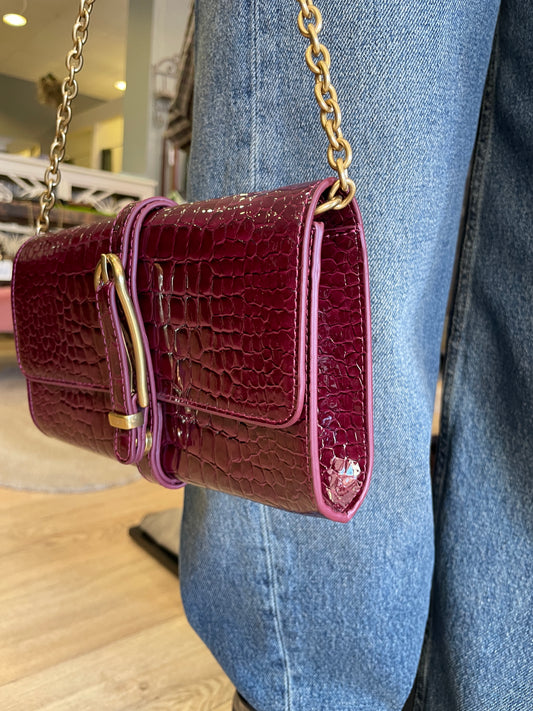 VICOLO - Borsa Shibuya belted bag con tracolla a catena pitonata e verniciata color bordeaux