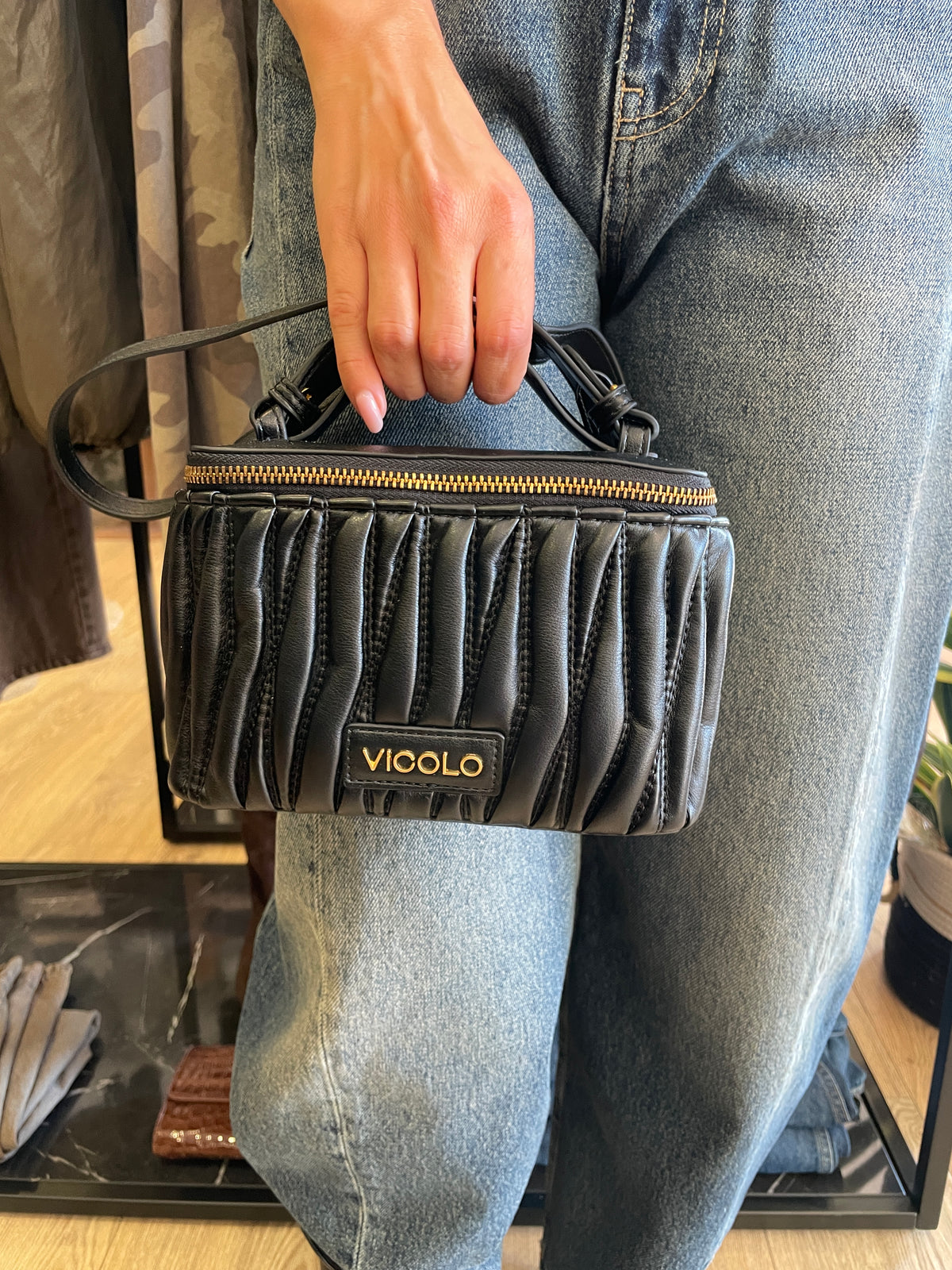 VICOLO - Borsa Charlotte a mano con tracolla in ecopelle color nero