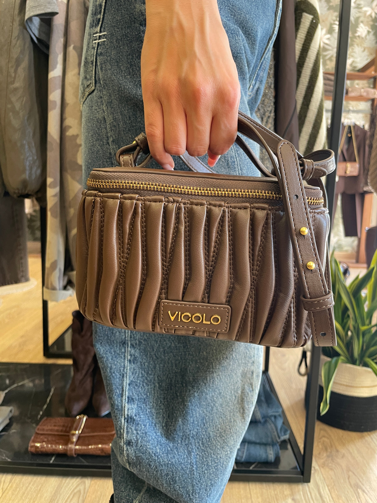 VICOLO - Borsa Charlotte a mano con tracolla in ecopelle color moka