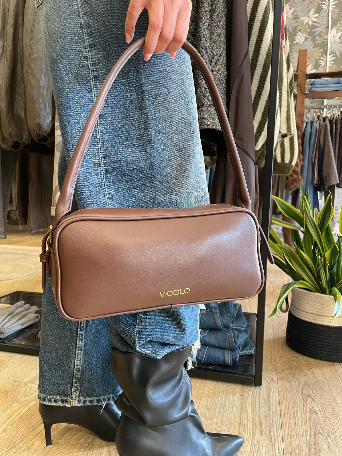VICOLO - Borsa trunk a spalla in ecopelle color moka