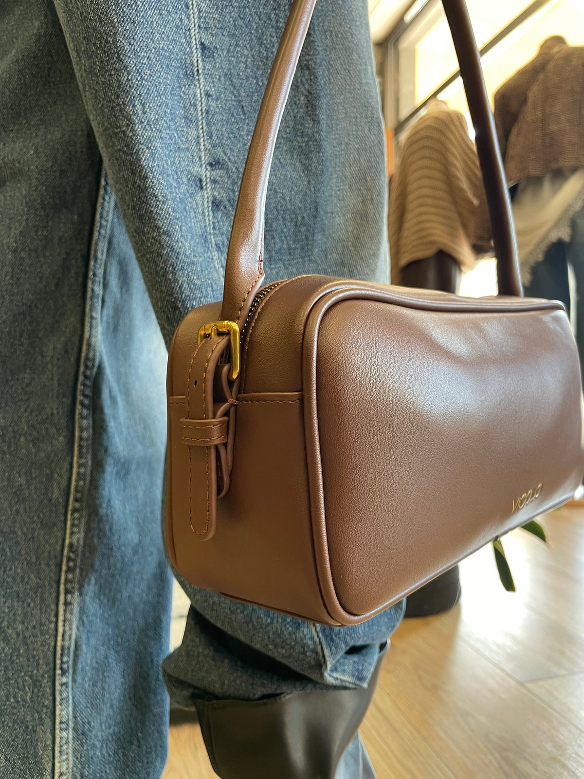 VICOLO - Borsa trunk a spalla in ecopelle color moka
