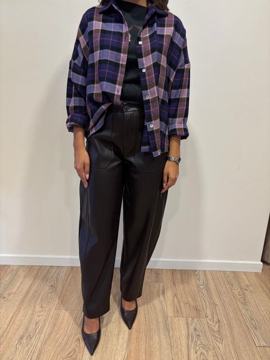 SUSY MIX - Pantalone barrel fit in ecopelle color moro