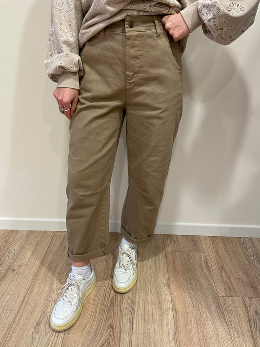 Pantalone barrel fit color sabbia con elastico