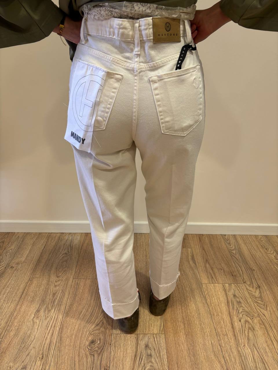 HAVEONE - Jeans Mandy burro elasticizzato con dettaglio risvolto