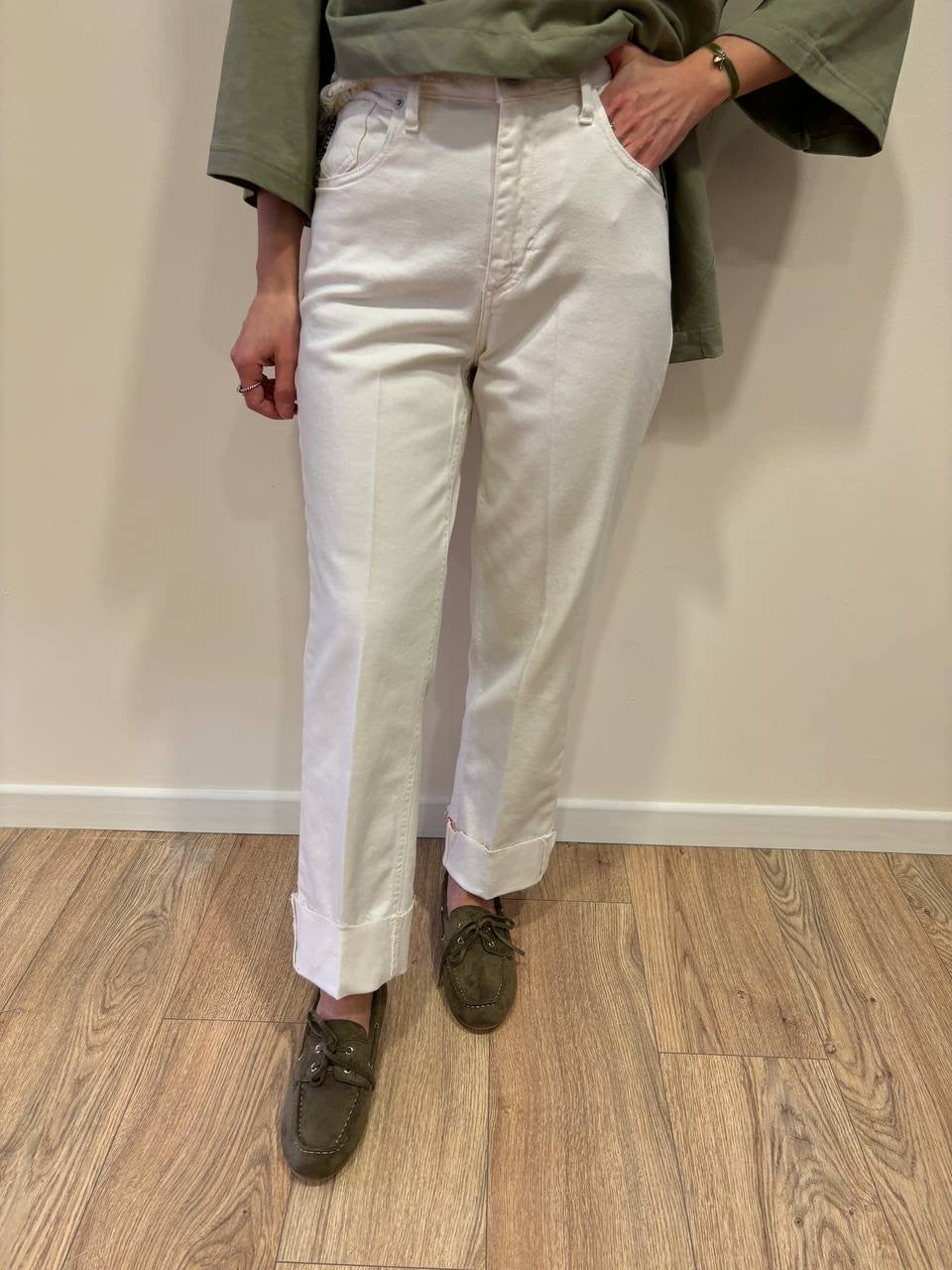 HAVEONE - Jeans Mandy burro elasticizzato con dettaglio risvolto