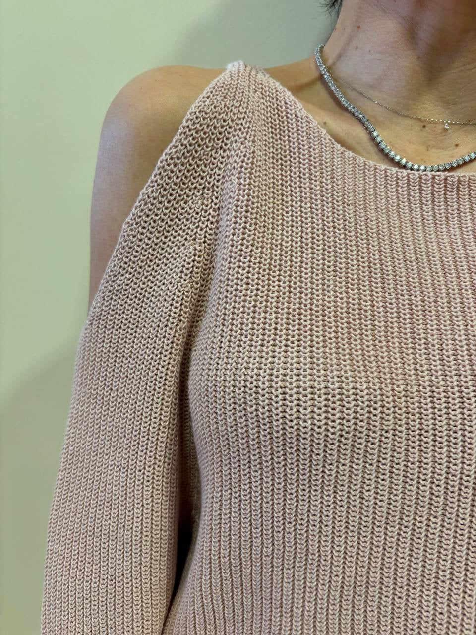 KONTATTO - Maglia con effetto cut out sulle spalle - più colori