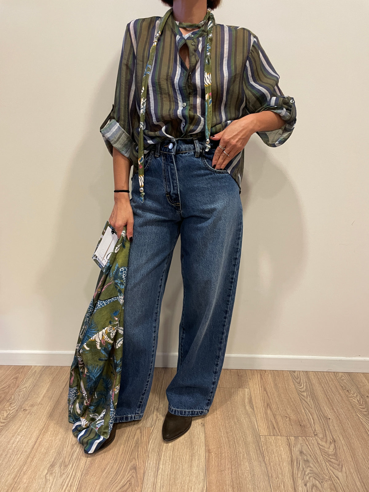 HAVEONE - Camicia a righe verdi e blu con collana nomad