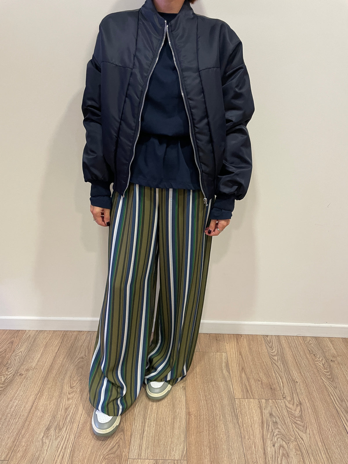 HAVEONE - Bomber corto con cuciture color blu