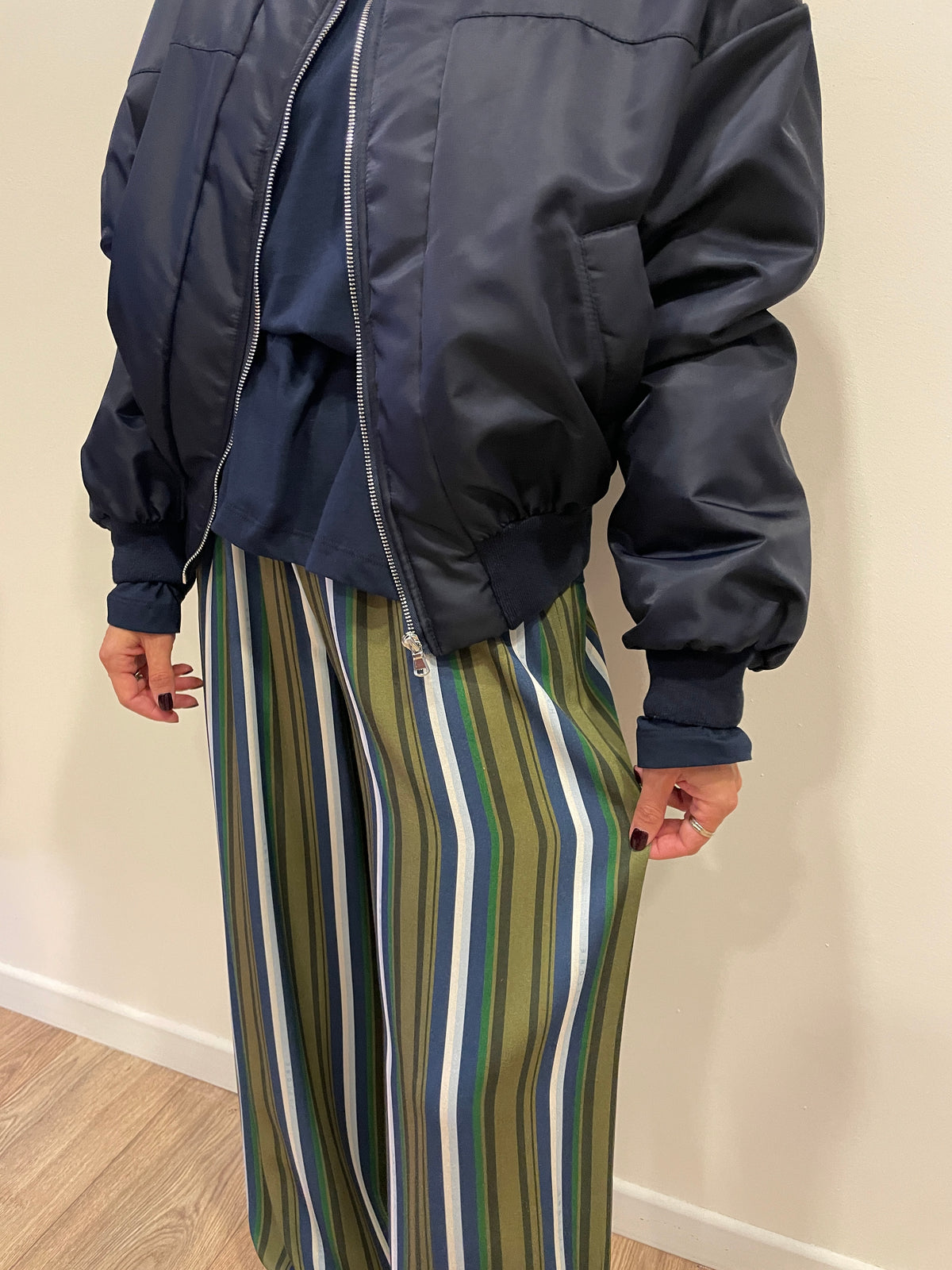 HAVEONE - Bomber corto con cuciture color blu