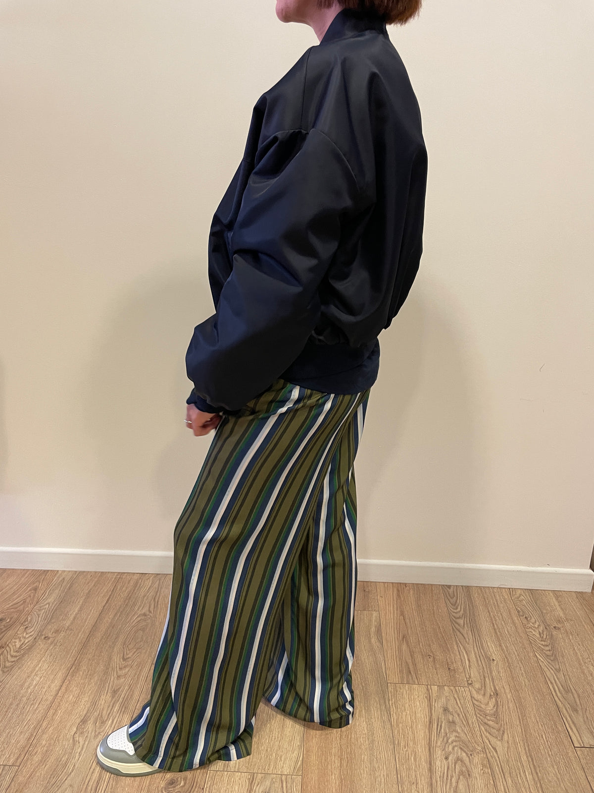 HAVEONE - Bomber corto con cuciture color blu