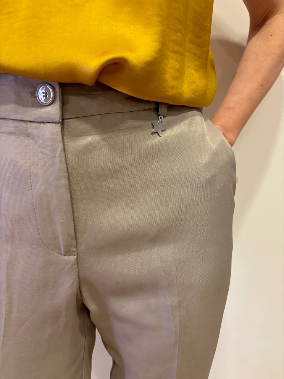 SOUVENIR - Completo color deserto con giacchino e pantalone a sigaretta