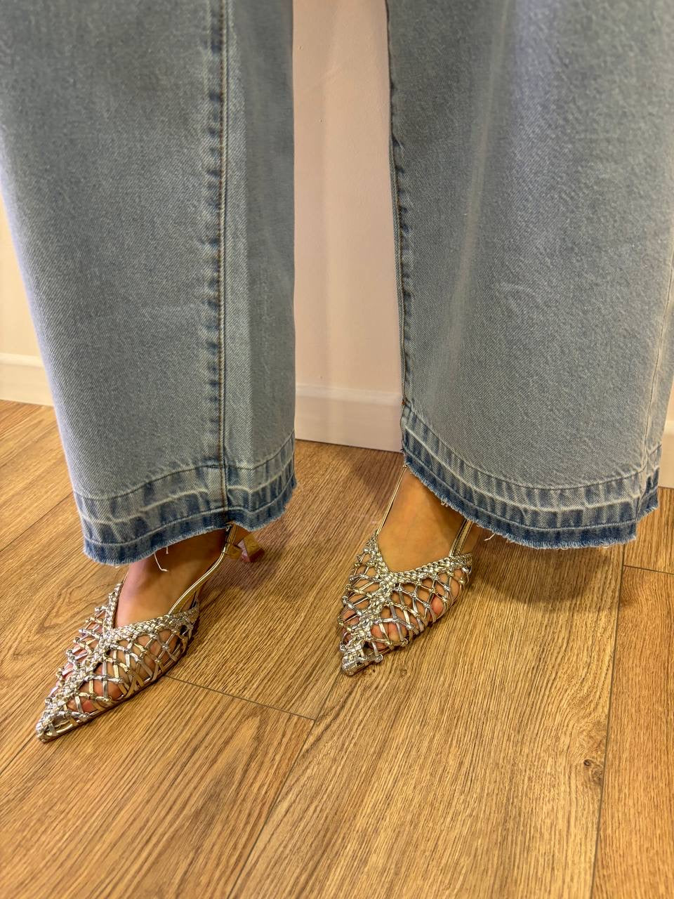 MEME ROAD - Jeans a palazzo sfrangiato crop in denim chiaro