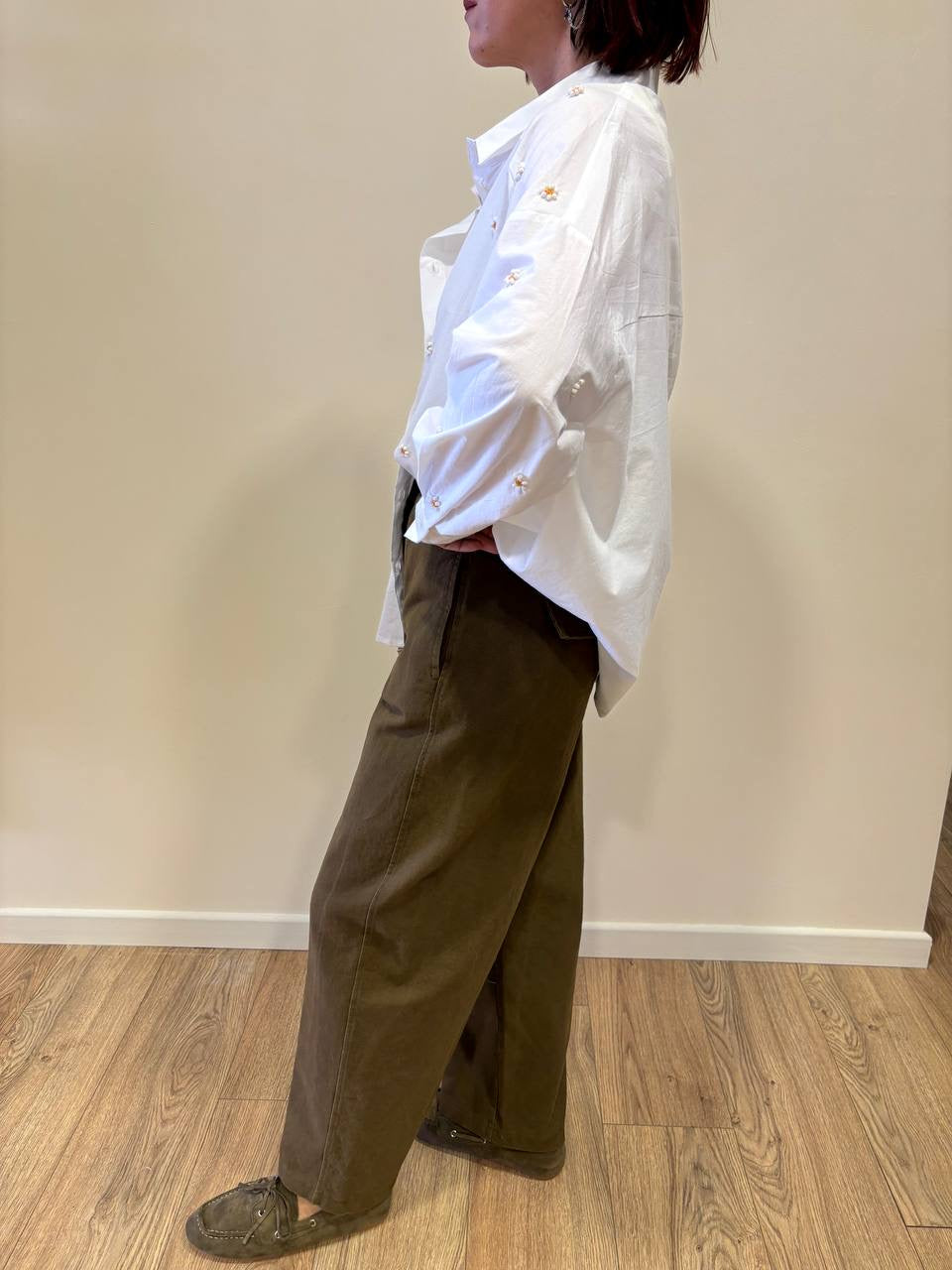 KAOS - Camicia in cotone con dettaglio applicazione margherite