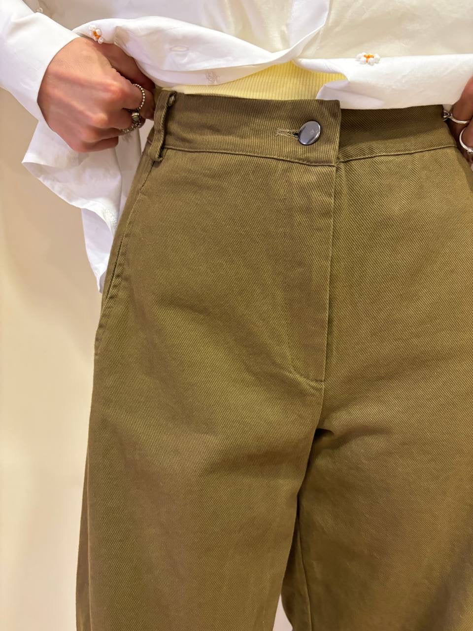 SAIPH - Pantalone barrel fit verde militare con bottone