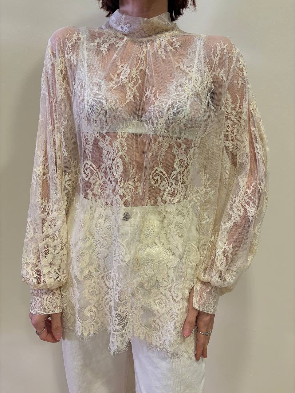 VICOLO - Camicia in pizzo burro morbida con colletto a cratere