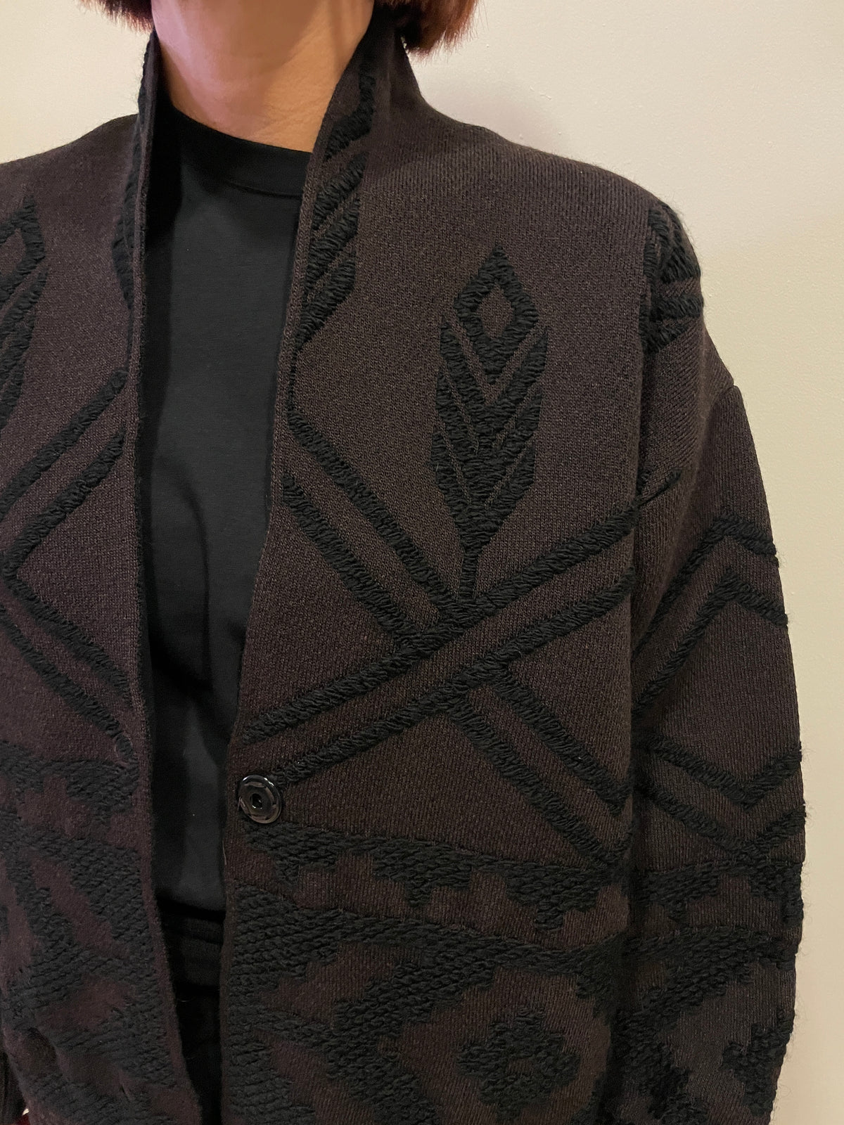 KAOS - Giacca in testa di moro con inserti ricamati e colletto di pelliccia removibile color nero