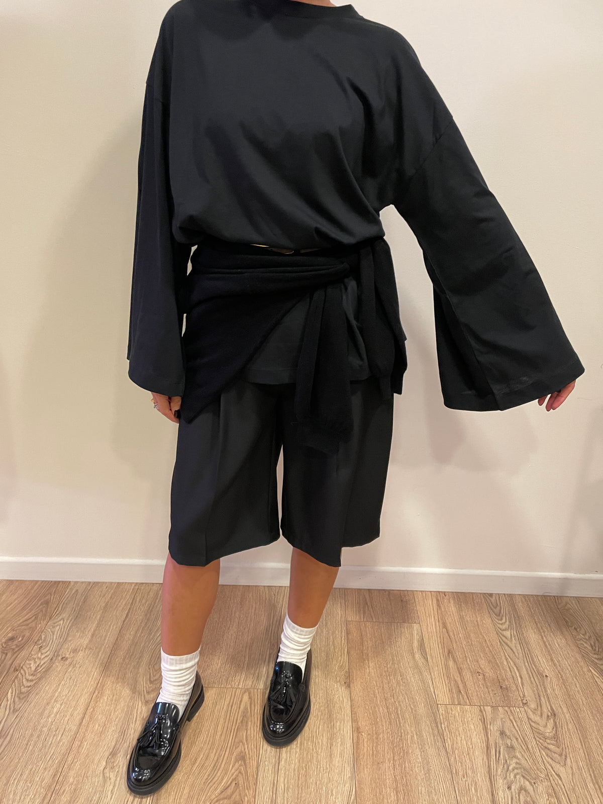 VICOLO - T-shirt in cotone a manica lunga oversize color nero