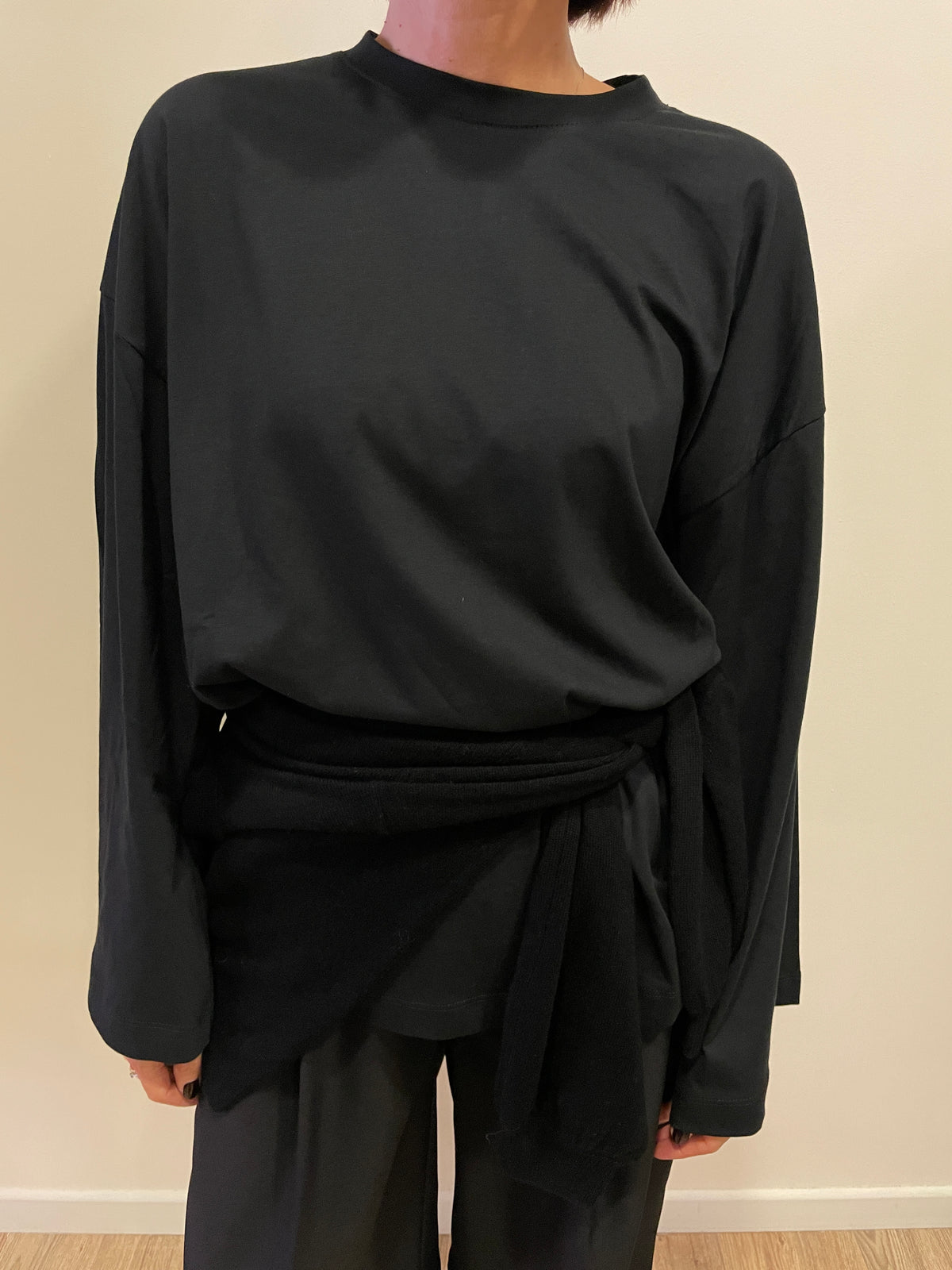 VICOLO - T-shirt in cotone a manica lunga oversize color nero