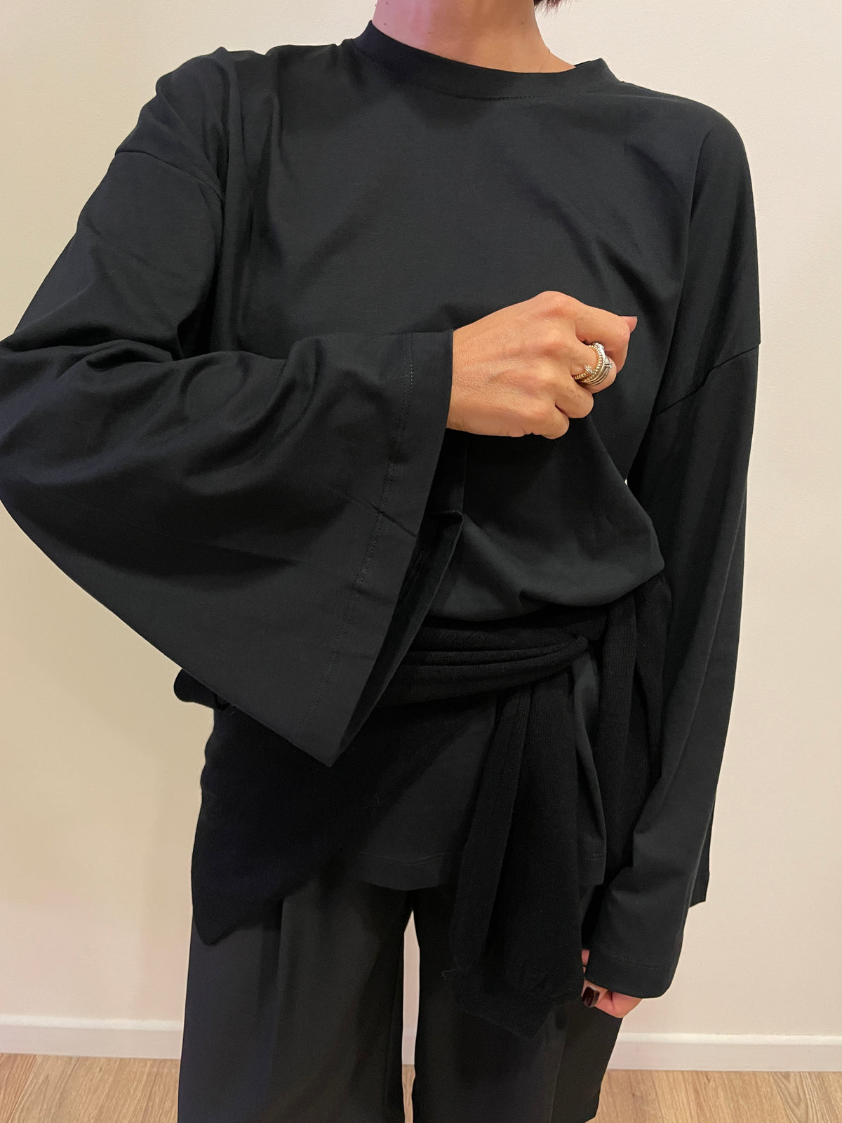 VICOLO - T-shirt in cotone a manica lunga oversize color nero