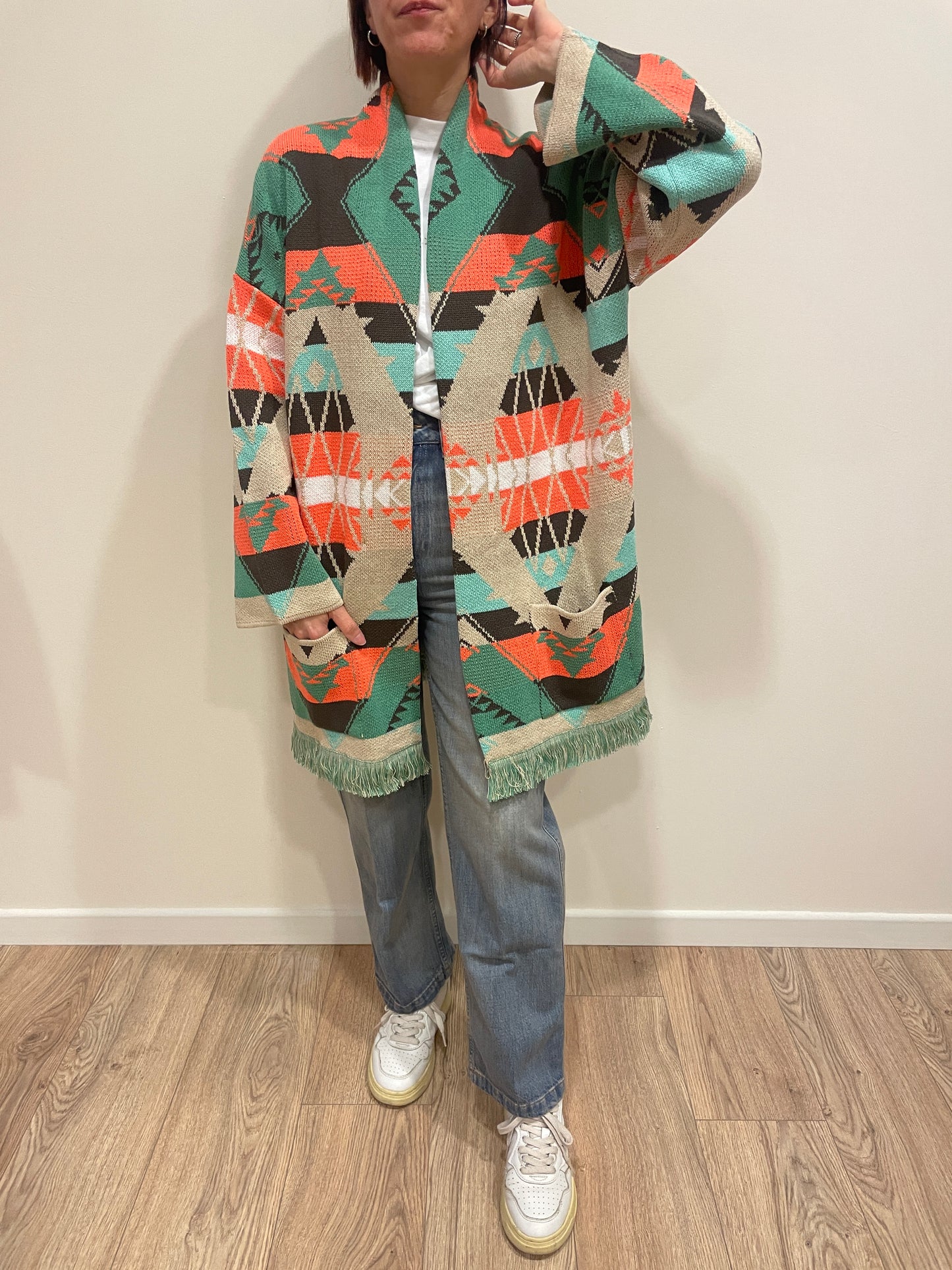 VICOLO - Cardigan in fantasia aperto con frange color bottiglia e arancio