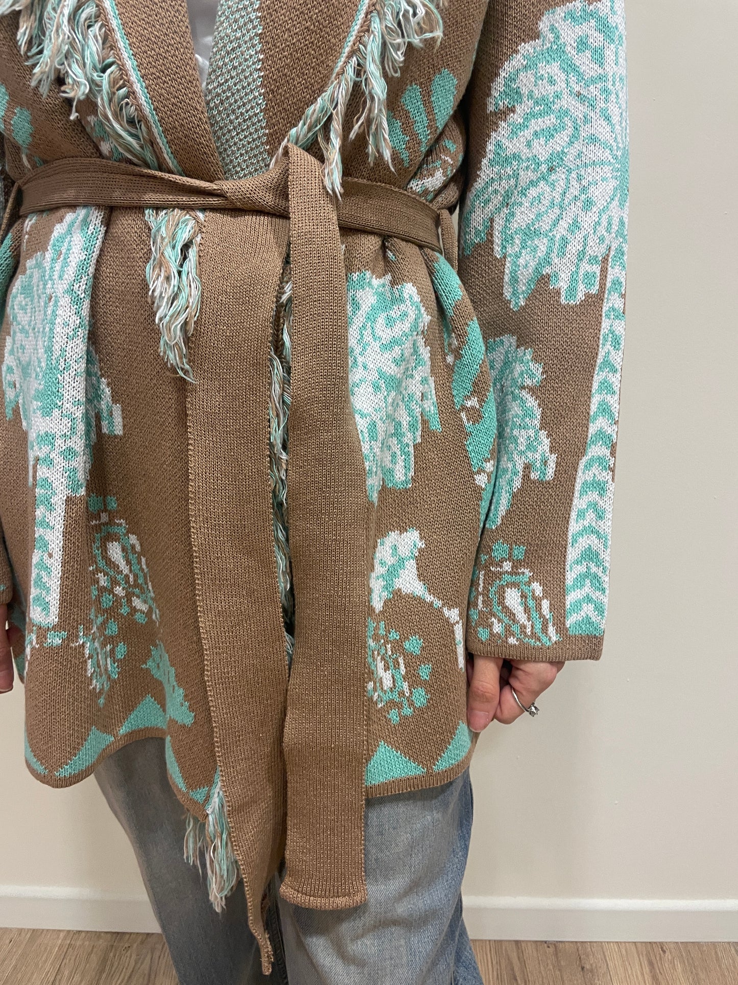 VICOLO - Cardigan in fantasia con cintura e frange cammello e turchese