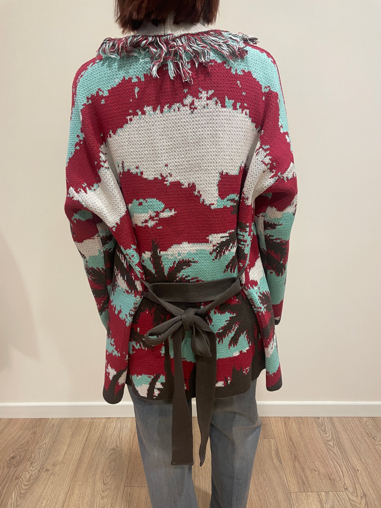 VICOLO - Cardigan in fantasia con cintura e frange rosso e turchese