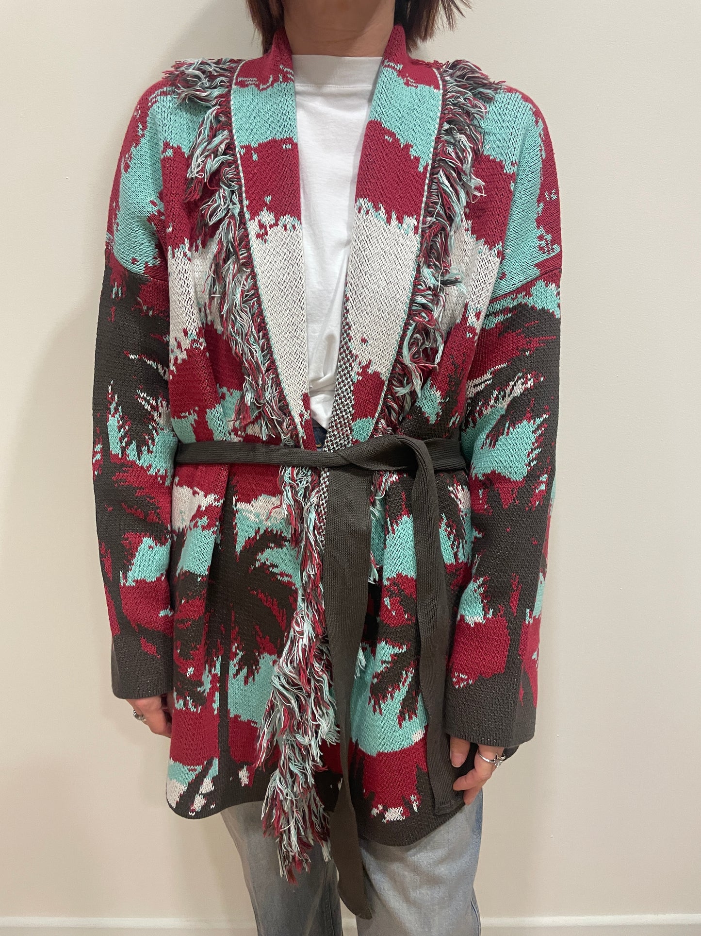VICOLO - Cardigan in fantasia con cintura e frange rosso e turchese