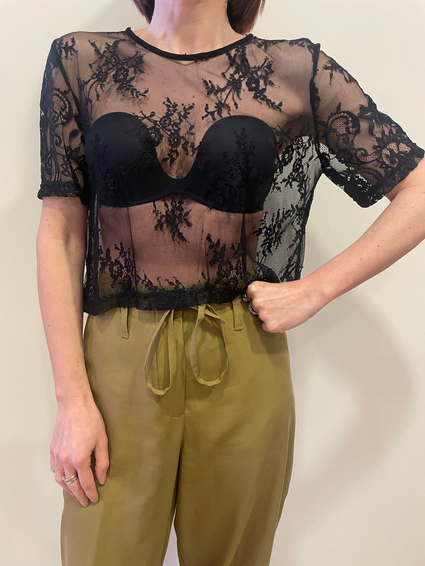 VICOLO - Maglia a mezze maniche nera con pizzo