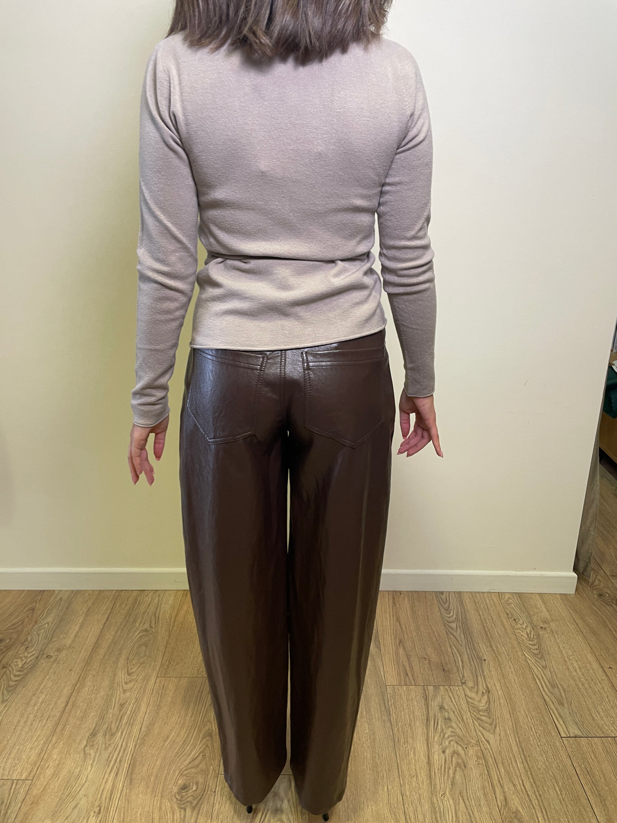 ARVS - Cardigan con laccetto regolabile in misto viscosa color cashmere