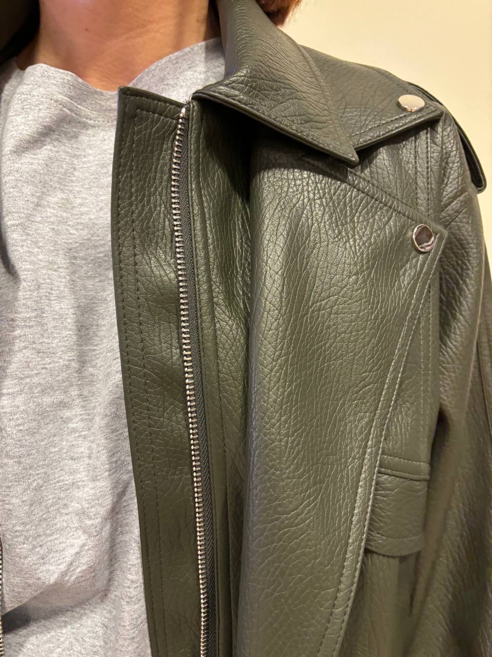 KONTATTO - Bomber in ecopelle verde militare con doppia zip