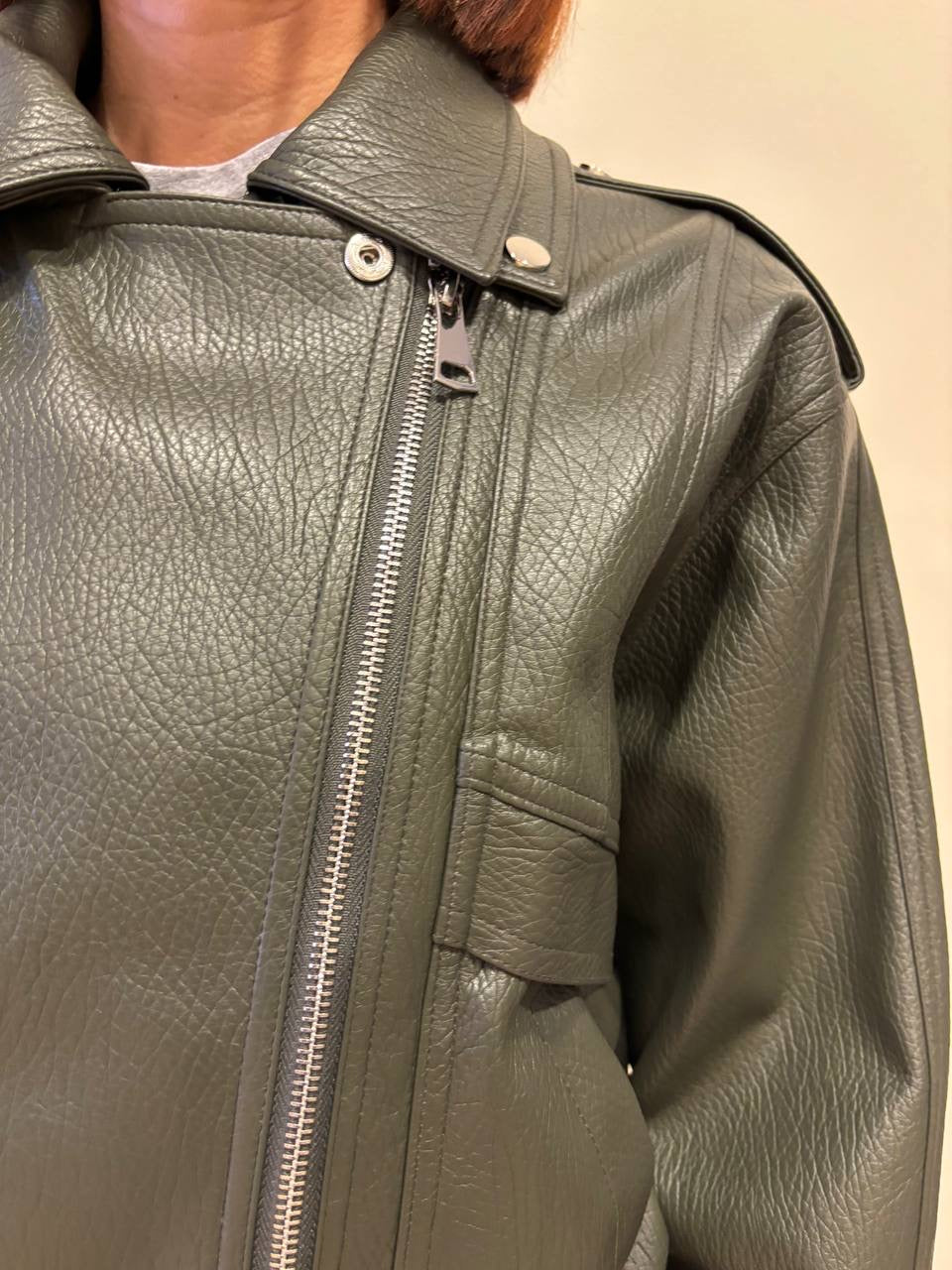 KONTATTO - Bomber in ecopelle verde militare con doppia zip