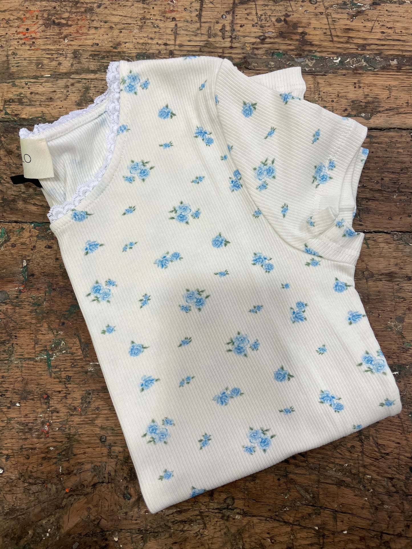 VICOLO - T-shirt a costine con fantasia a fiori - più colori