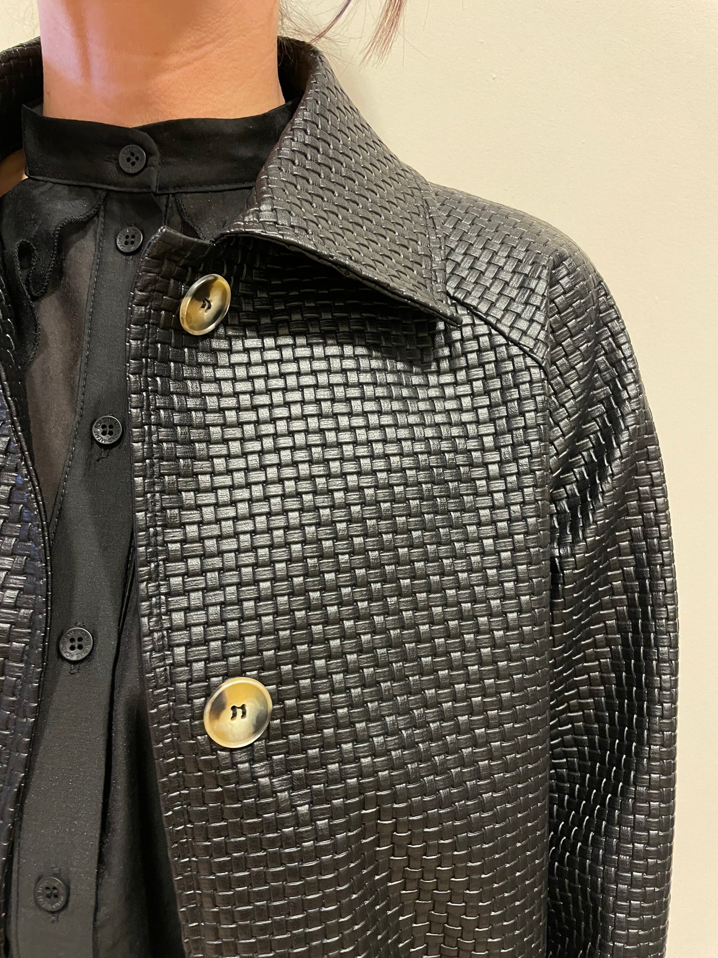 HAVEONE - Bomber nero in ecopelle intrecciata con bottoni e colletto