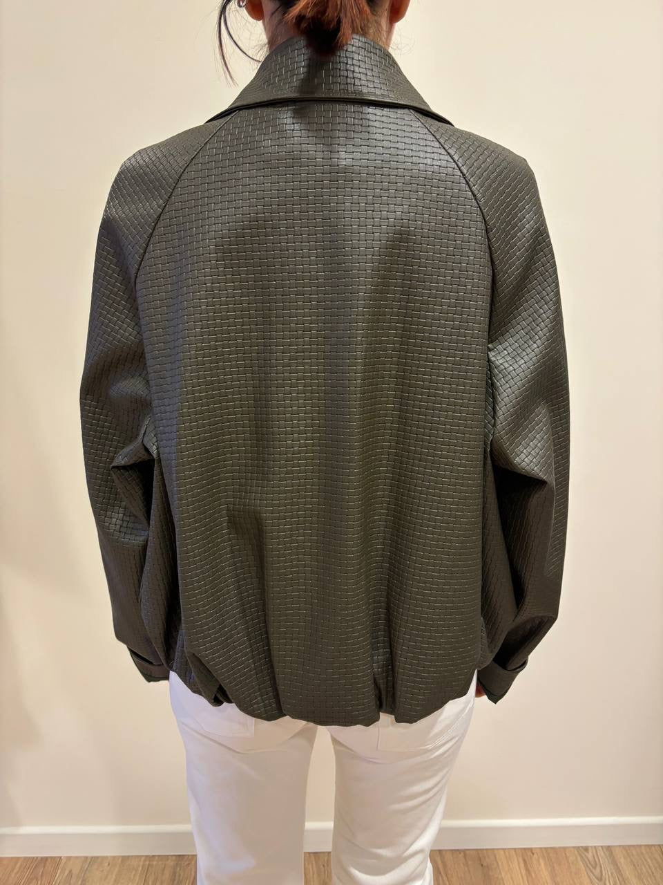 HAVEONE - Bomber verde militare in ecopelle intrecciata con bottoni e colletto