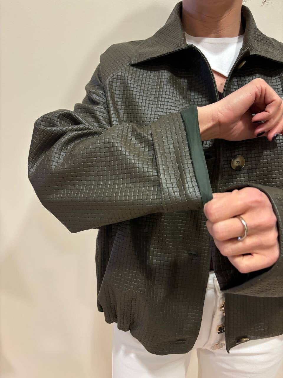 HAVEONE - Bomber verde militare in ecopelle intrecciata con bottoni e colletto
