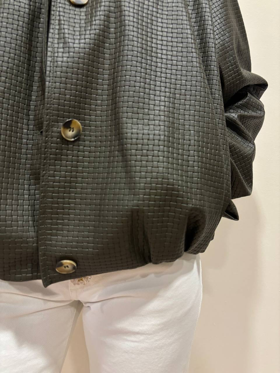 HAVEONE - Bomber verde militare in ecopelle intrecciata con bottoni e colletto