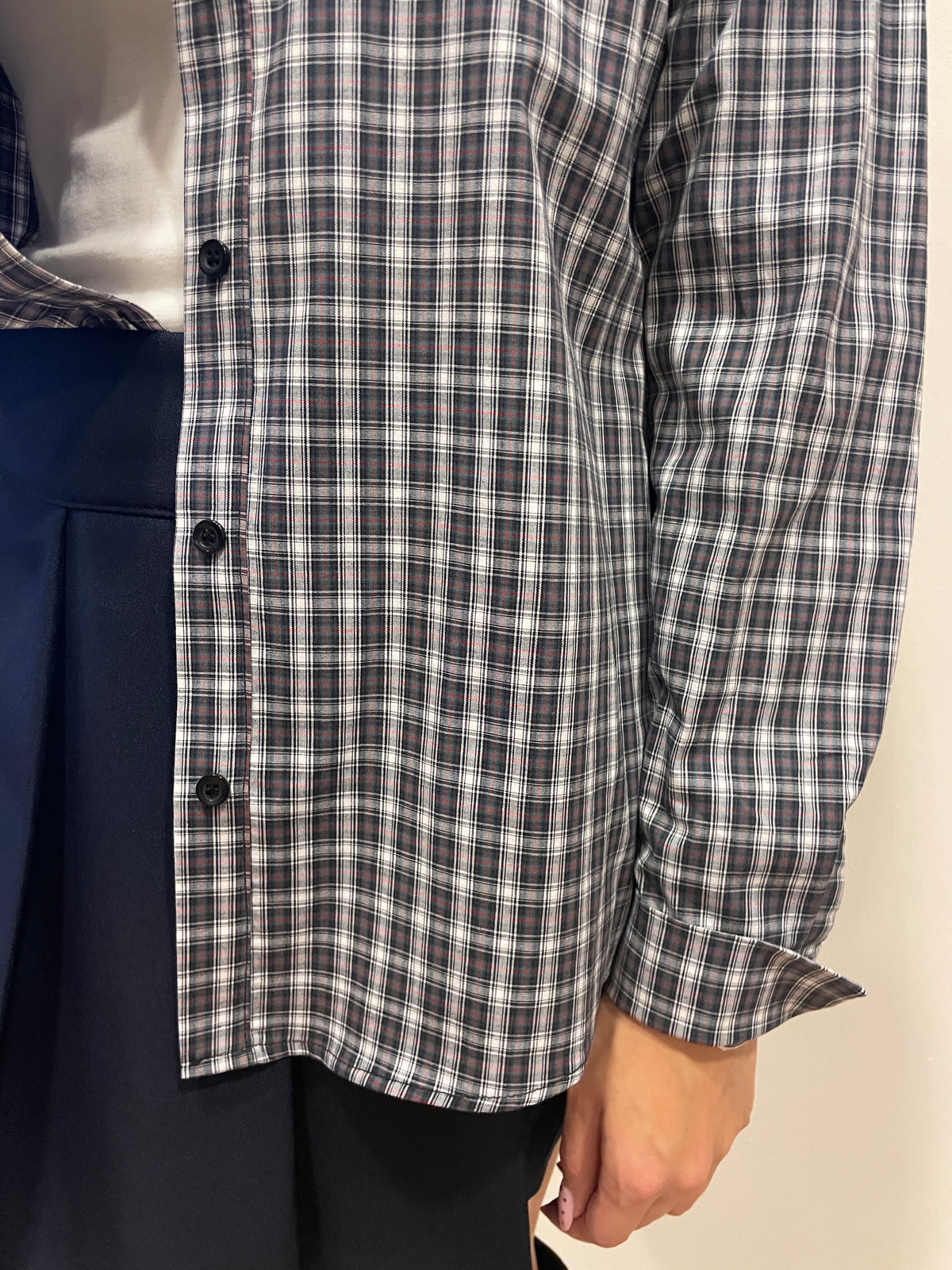 SUSY MIX - Camicia in cotone a quadri color grigio e bianco