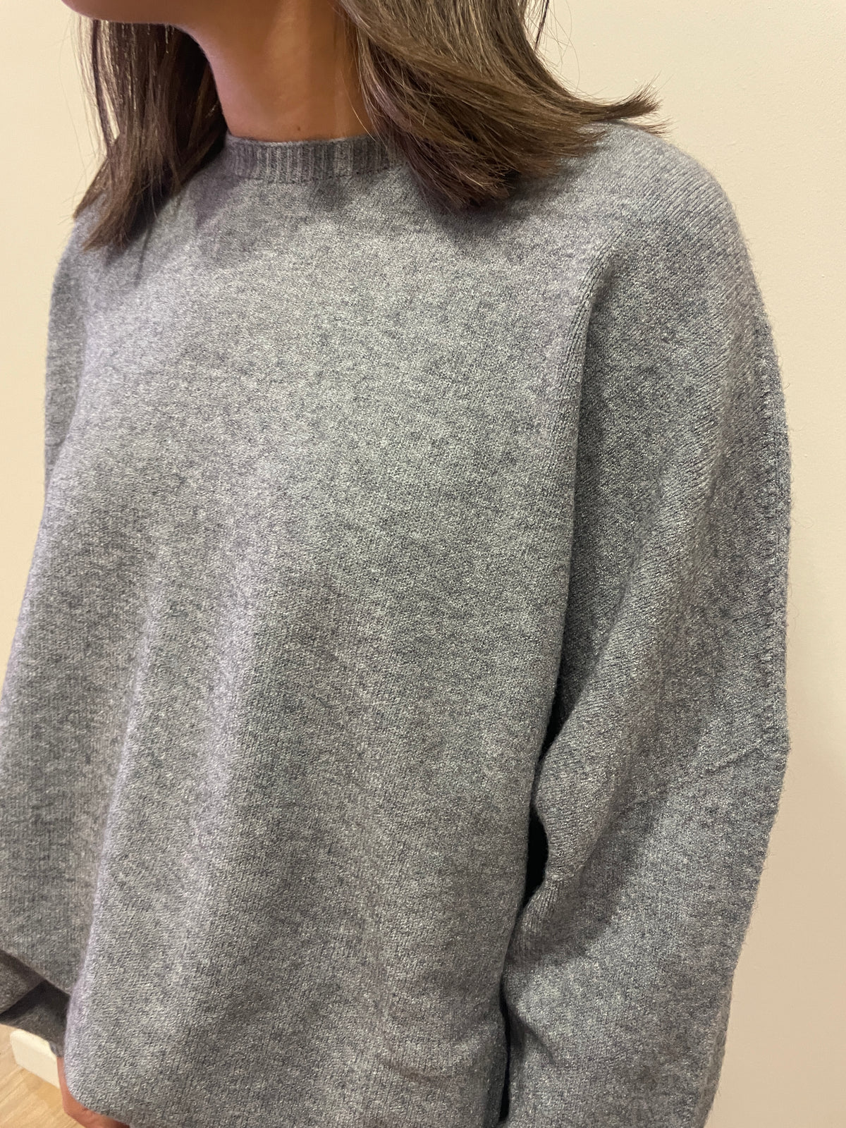 HAVEONE - Completo in misto viscosa con maglia a girocollo e pantalone con elastico e laccetto regolabile in vita color grigio