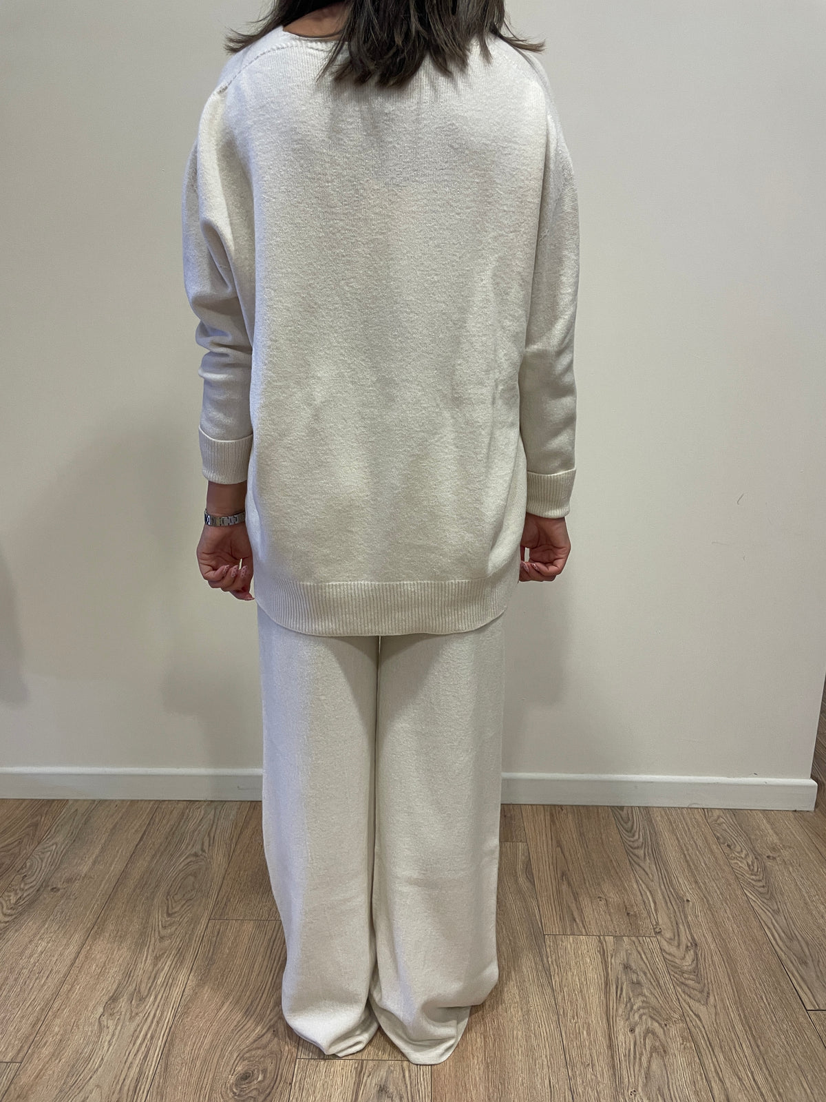 HAVEONE - Completo in misto viscosa con maglia con scollo a V e pantalone con elastico in vita color burro
